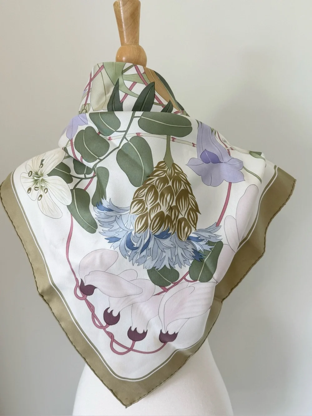HERMES 100% Silk Scarf Carre 90 Flora Graeca Botanical Floral Elegant France